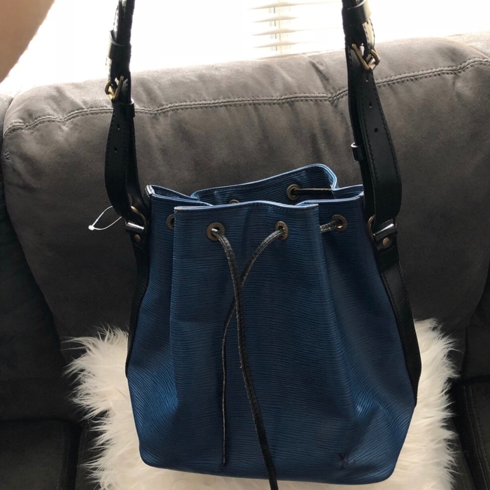Vintage Authentic LV Epi Noe bag